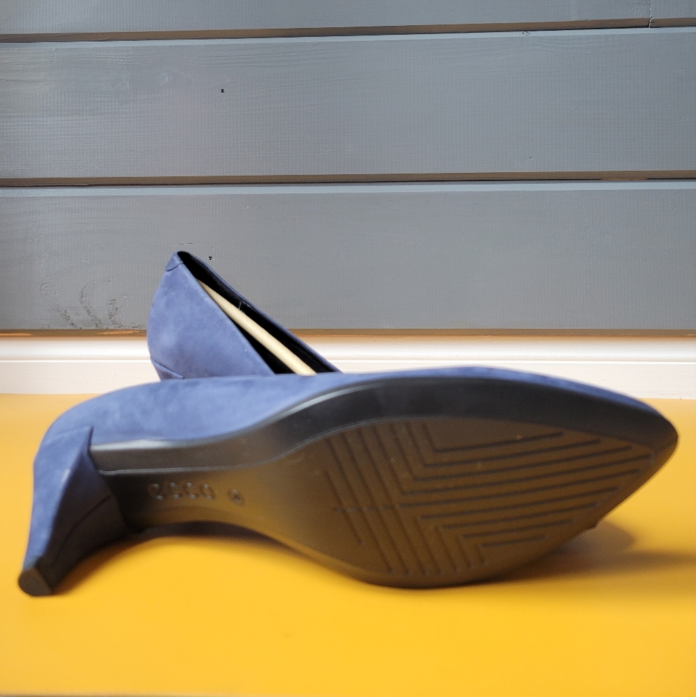 Ecco Blue Flats with Minimalist Design - Picture 2 of 4